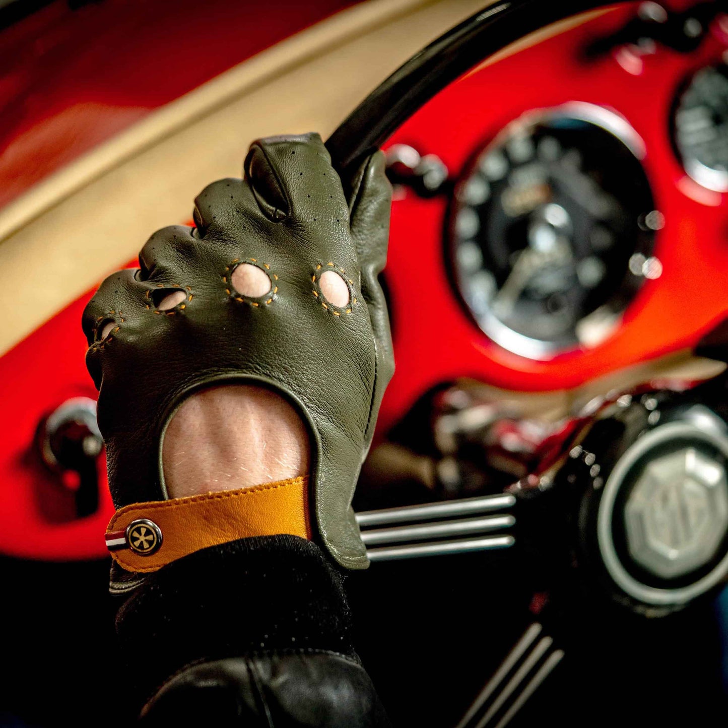 Classic green leather driving racing gloves